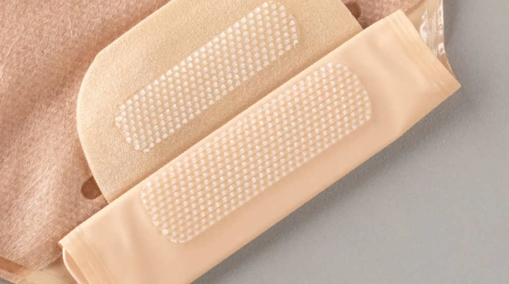 Un objet blanc et or