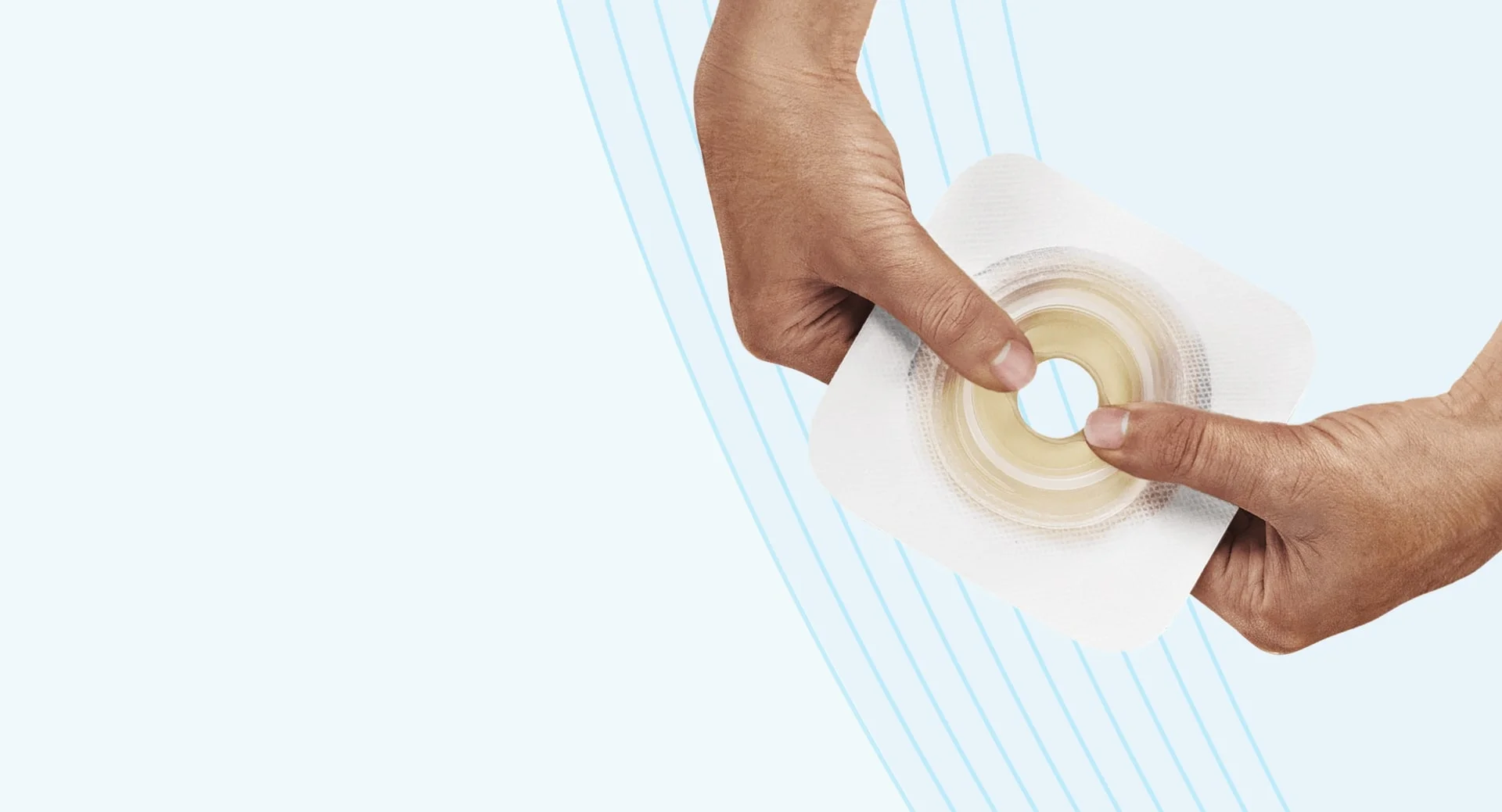 접착제를 들고 있는 손